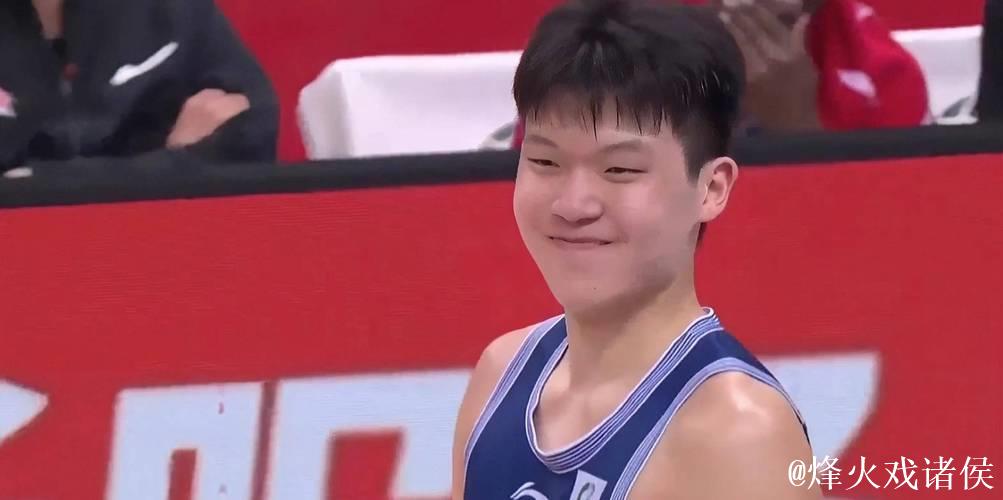 陈盈骏15+6+6广州逆转青岛 鲍威尔空砍三双