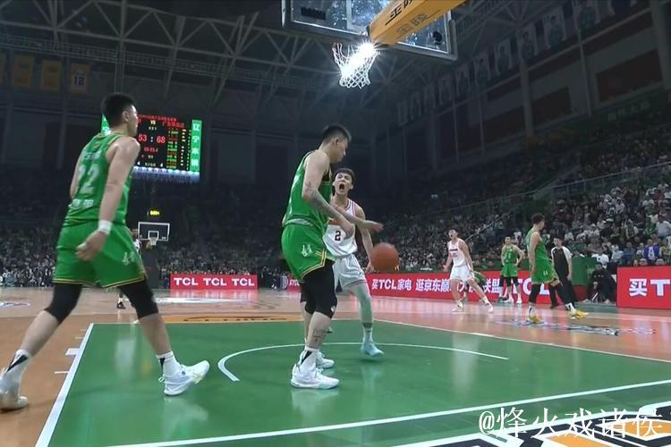 周琦12+18徐杰26分 广东大胜辽宁总比分1-1 周琦12+18徐杰26分 广东大胜辽宁总比分1-1