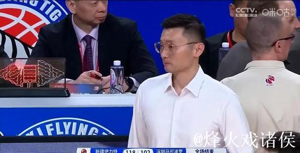 补锅还是毁队？新疆崩盘惨输吉林，刘炜换人惹怒球迷，阿不都被冷藏