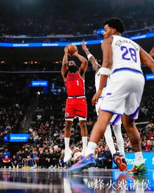 莱昂纳德45+7哈登20+7 快船轻取爵士六连胜 莱昂纳德45+7哈登20+7 快船轻取爵士六连胜